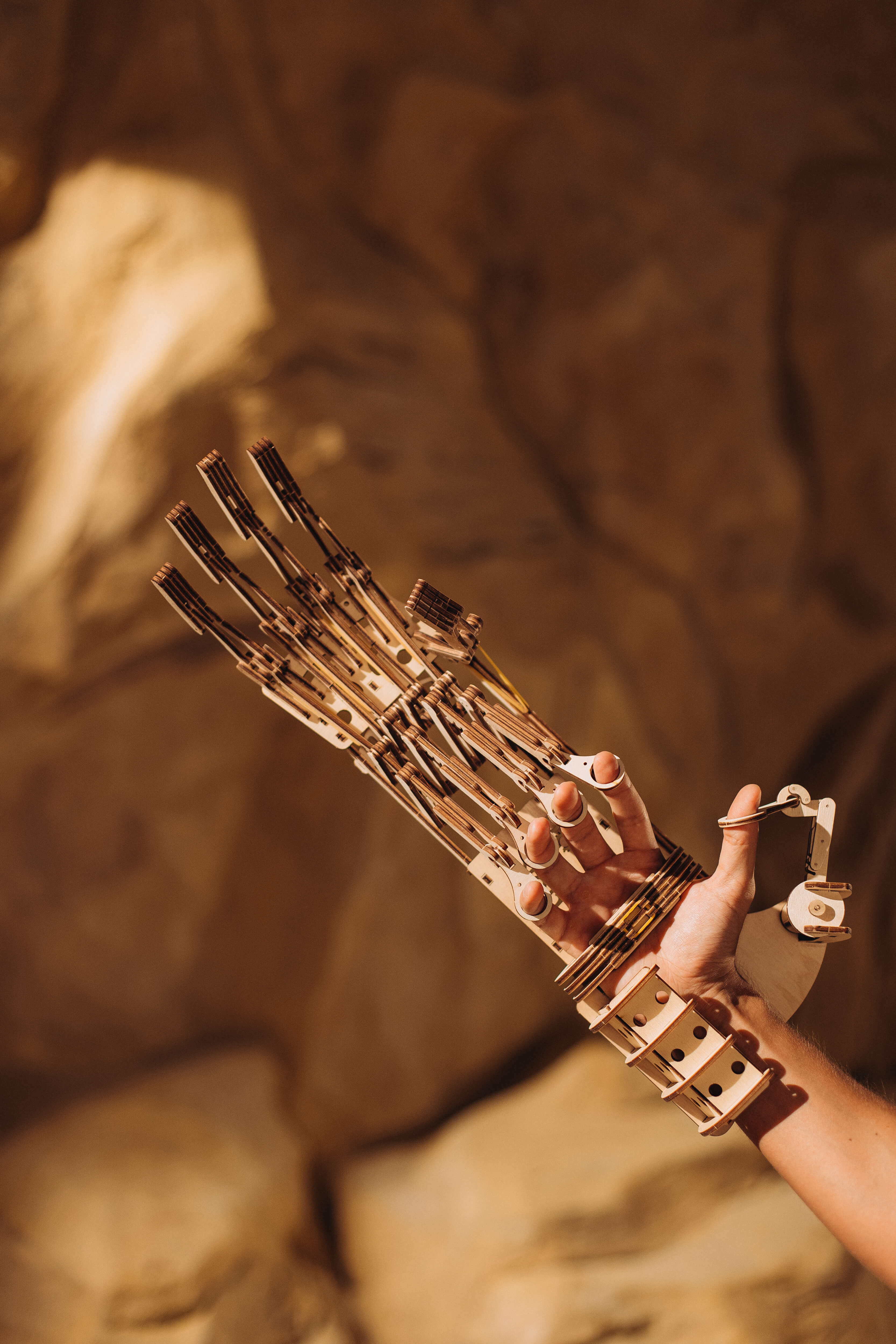 Robotic hand image-7 English