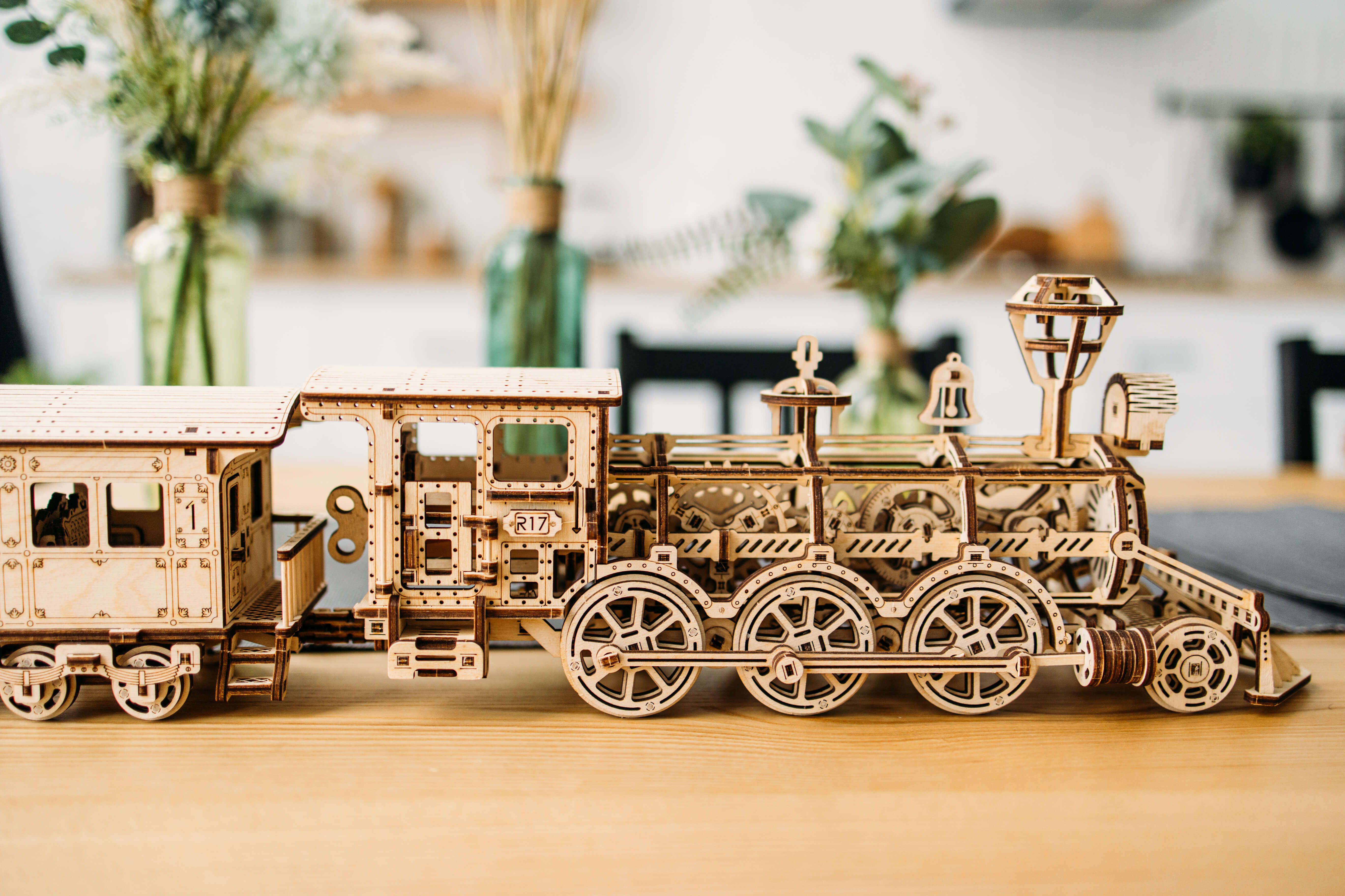 Locomotive R17 image-6 English